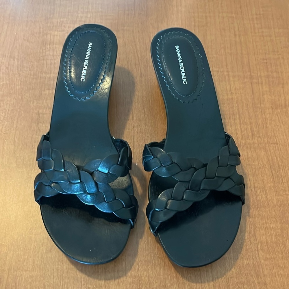 Banana Republic Women’s Black Braided Criss Cross Mule Sandal Size 7.